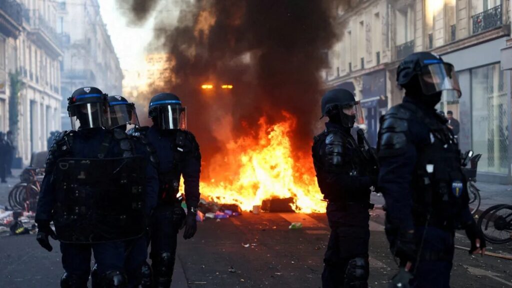 Paris mantém toque de recolher após onda de protestos na França